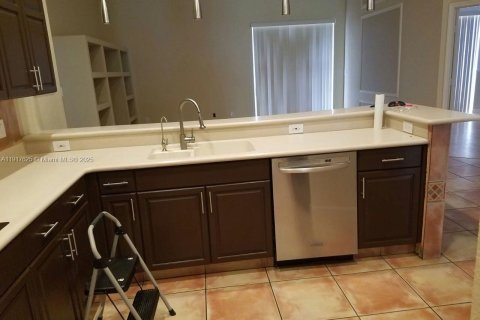 Снять в аренду виллу или дом в Дорал, Флорида 4 спальни, 186.83м2, № 1973873 - фото 4