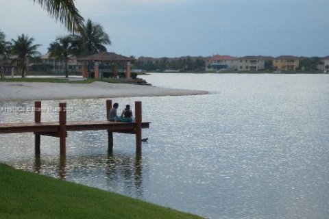 Снять в аренду виллу или дом в Дорал, Флорида 4 спальни, 186.83м2, № 1973873 - фото 9