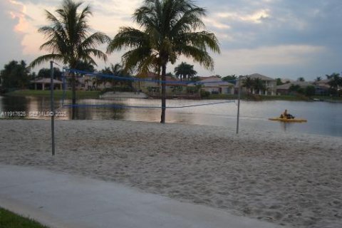 Снять в аренду виллу или дом в Дорал, Флорида 4 спальни, 186.83м2, № 1973873 - фото 12