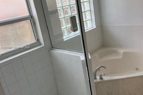 Снять в аренду виллу или дом в Дорал, Флорида 4 спальни, 186.83м2, № 1973873 - фото 17