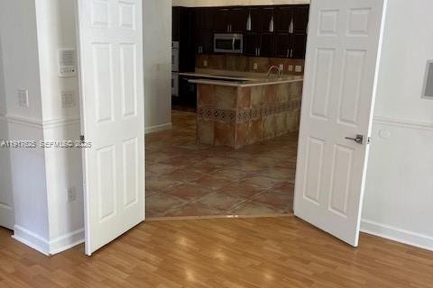 Снять в аренду виллу или дом в Дорал, Флорида 4 спальни, 186.83м2, № 1973873 - фото 15