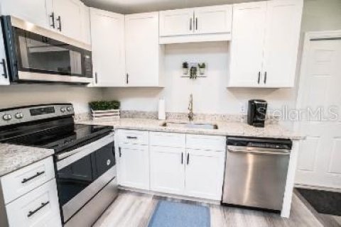 Villa ou maison à louer à Tampa, Floride: 3 chambres, 102.19 m2 № 2113786 - photo 8