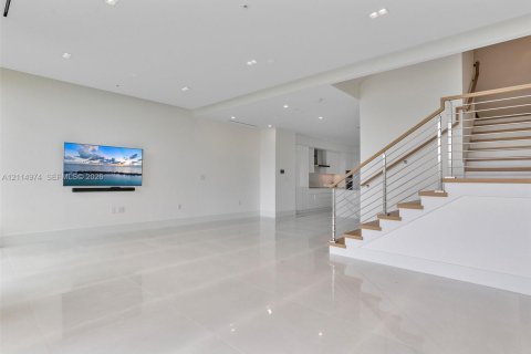 Touwnhouse à louer à North Miami Beach, Floride: 4 chambres, 313.55 m2 № 2437700 - photo 18