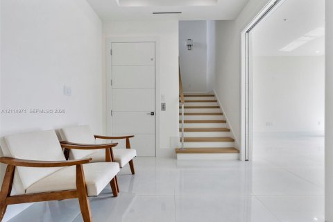 Touwnhouse à louer à North Miami Beach, Floride: 4 chambres, 313.55 m2 № 2437700 - photo 7