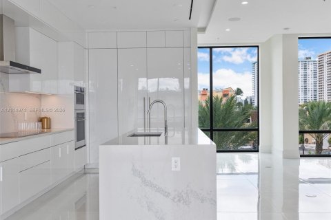 Touwnhouse à louer à North Miami Beach, Floride: 4 chambres, 313.55 m2 № 2437700 - photo 23