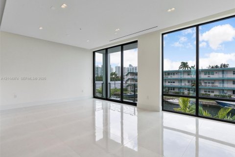 Touwnhouse à louer à North Miami Beach, Floride: 4 chambres, 313.55 m2 № 2437700 - photo 15