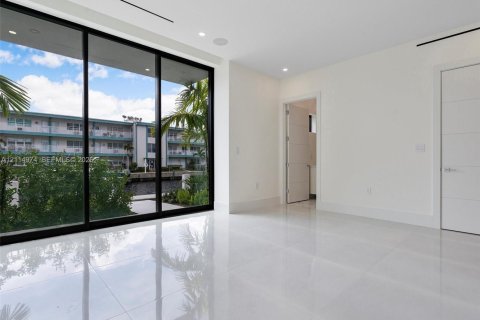 Touwnhouse à louer à North Miami Beach, Floride: 4 chambres, 313.55 m2 № 2437700 - photo 13