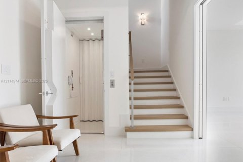 Touwnhouse à louer à North Miami Beach, Floride: 4 chambres, 313.55 m2 № 2437700 - photo 10