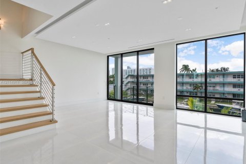 Touwnhouse à louer à North Miami Beach, Floride: 4 chambres, 313.55 m2 № 2437700 - photo 14