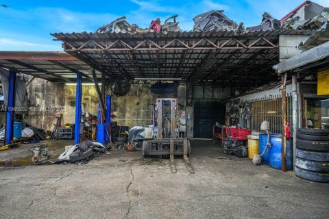 Commercial property in Hialeah, Florida № 2081178 - photo 14