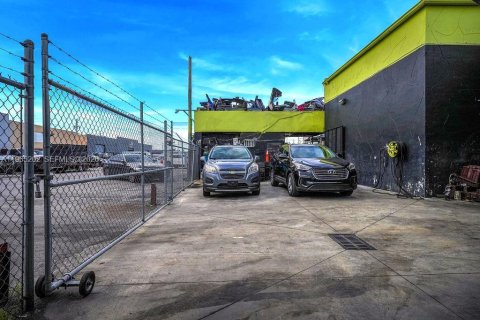 Commercial property in Hialeah, Florida № 2081178 - photo 4