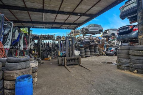 Commercial property in Hialeah, Florida № 2081178 - photo 3