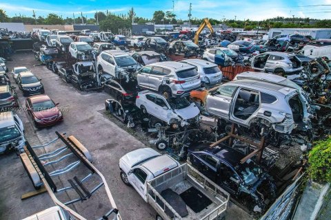Commercial property in Hialeah, Florida № 2081178 - photo 5