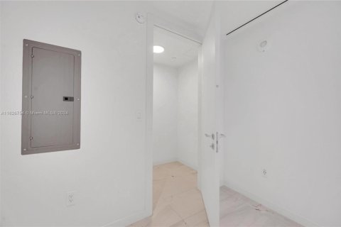 Купить кондоминиум в Майами, Флорида 2 спальни, 169.92м2, № 1984820 - фото 25