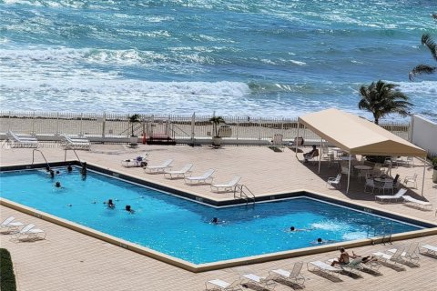 Снять в аренду кондоминиум в Холливуд, Флорида 1 спальня, 72.46м2, № 1865031 - фото 22