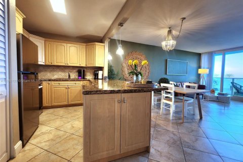 Снять в аренду кондоминиум в Холливуд, Флорида 1 спальня, 72.46м2, № 1865031 - фото 4