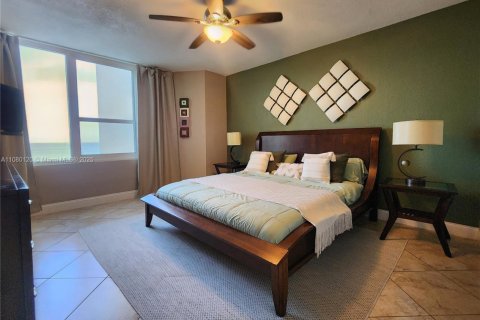 Снять в аренду кондоминиум в Холливуд, Флорида 1 спальня, 72.46м2, № 1865031 - фото 12