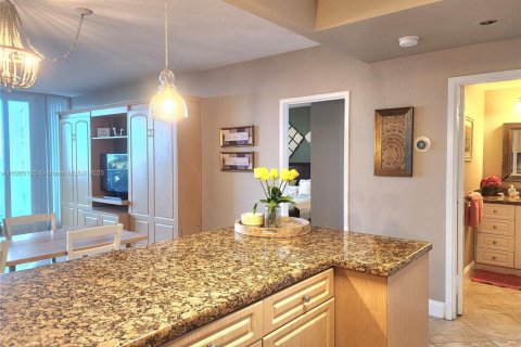 Снять в аренду кондоминиум в Холливуд, Флорида 1 спальня, 72.46м2, № 1865031 - фото 5