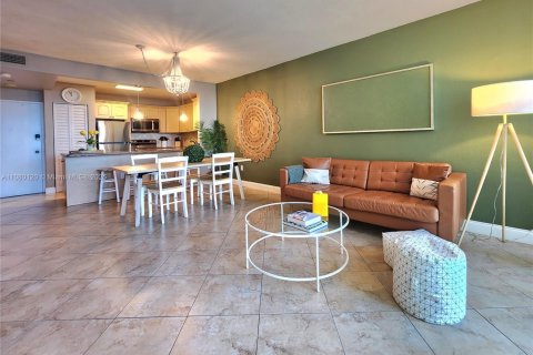 Снять в аренду кондоминиум в Холливуд, Флорида 1 спальня, 72.46м2, № 1865031 - фото 9