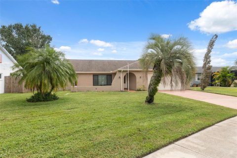 Casa en venta en New Port Richey, Florida, 2 dormitorios, 142.42 m2 № 1880638 - foto 4