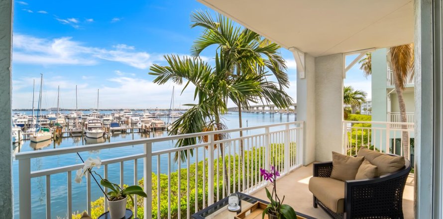 Condo à Stuart, Floride, 3 chambres  № 2154353