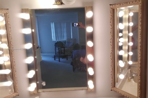 Condo in Lauderhill, Florida, 2 bedrooms  № 1872732 - photo 6