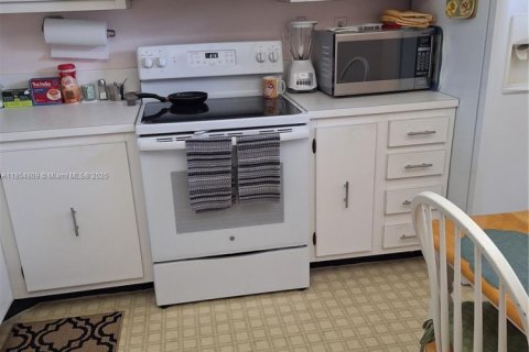 Condo in Lauderhill, Florida, 2 bedrooms  № 1872732 - photo 25