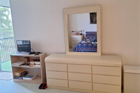 Condo in Lauderhill, Florida, 2 bedrooms  № 1872732 - photo 21