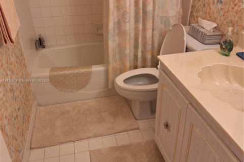 Condo in Lauderhill, Florida, 2 bedrooms  № 1872732 - photo 15