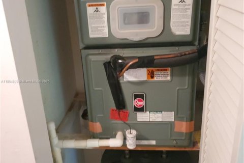 Condo in Lauderhill, Florida, 2 bedrooms  № 1872732 - photo 7