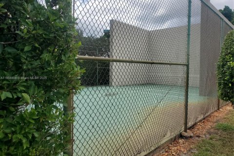 Condo in Lauderhill, Florida, 2 bedrooms  № 1872732 - photo 9