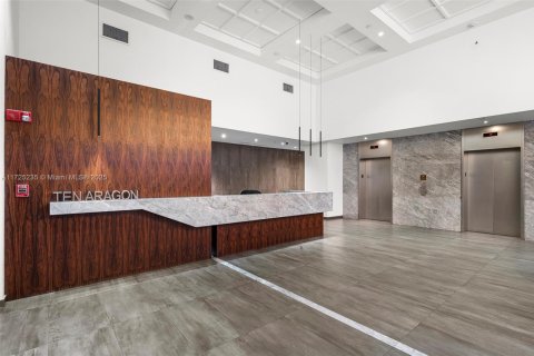 Condo in Coral Gables, Florida, 2 bedrooms  № 1711432 - photo 5