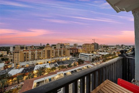 Condo in Coral Gables, Florida, 2 bedrooms  № 1711432 - photo 19