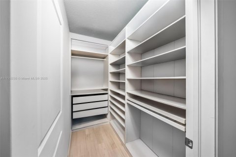 Condo in Coral Gables, Florida, 2 bedrooms  № 1711432 - photo 18