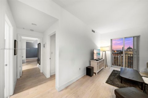 Condo in Coral Gables, Florida, 2 bedrooms  № 1711432 - photo 14