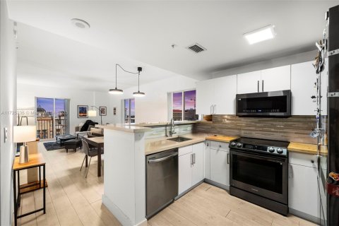 Condo in Coral Gables, Florida, 2 bedrooms  № 1711432 - photo 6