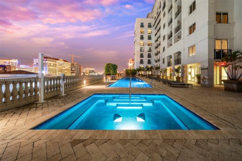 Condo in Coral Gables, Florida, 2 bedrooms  № 1711432 - photo 28