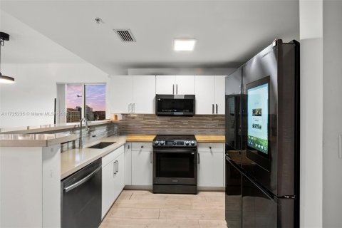 Condo in Coral Gables, Florida, 2 bedrooms  № 1711432 - photo 7