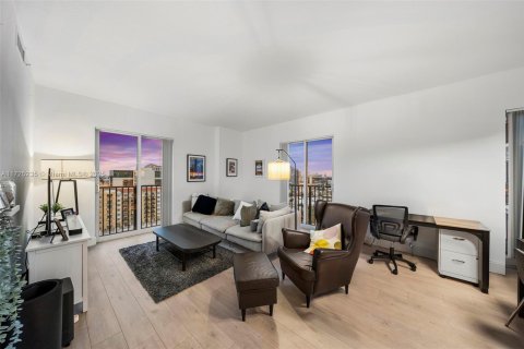 Condo in Coral Gables, Florida, 2 bedrooms  № 1711432 - photo 12
