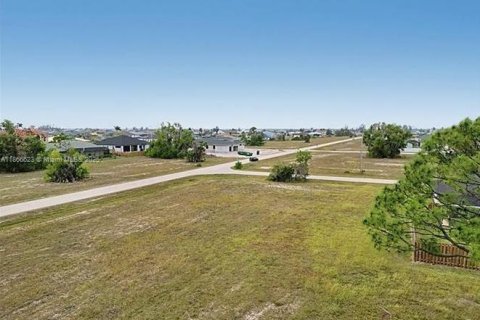 Terreno en venta en Cape Coral, Florida № 1983315 - foto 2