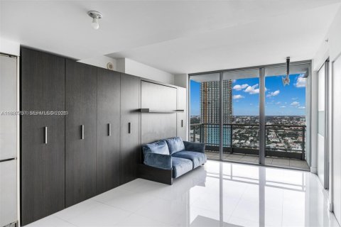 Condo in Miami, Florida, 1 bedroom  № 2000957 - photo 13