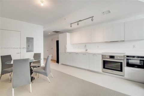Condo in Miami, Florida, 1 bedroom  № 1833786 - photo 4