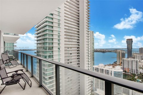 Condo in Miami, Florida, 1 bedroom  № 1833786 - photo 1