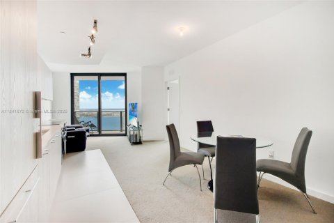 Condo in Miami, Florida, 1 bedroom  № 1833786 - photo 2
