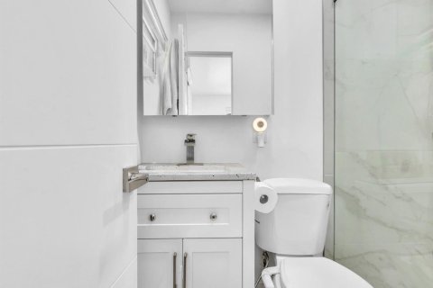 Villa ou maison à vendre à Hollywood, Floride: 4 chambres, 180.69 m2 № 2085343 - photo 19