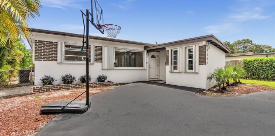 Villa ou maison à Hollywood, Floride 4 chambres, 180.69 m2 № 2085343