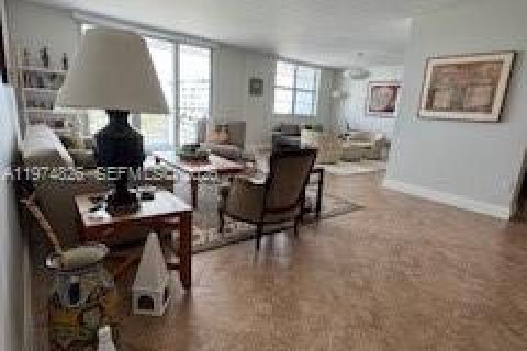 Copropriété à vendre à Miami Beach, Floride: 2 chambres, 164.99 m2 № 2036117 - photo 23
