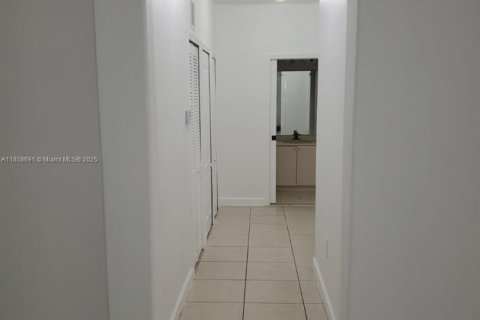 Condo in Florida City, Florida, 3 bedrooms  № 1958197 - photo 10