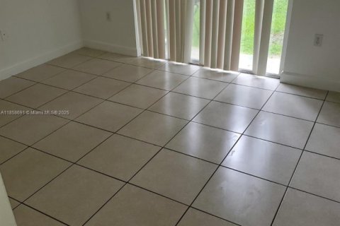 Condo in Florida City, Florida, 3 bedrooms  № 1958197 - photo 14