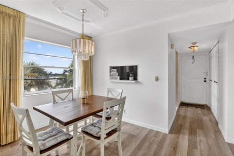 Купить кондоминиум в Санрайз, Флорида 2 спальни, 171.68м2, № 2066688 - фото 9